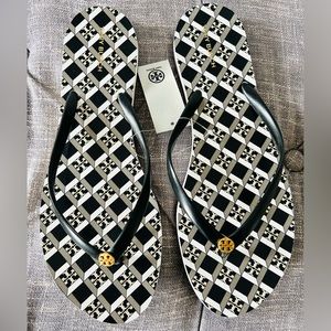 New With Tag Tory Burch Two Tone Flip Flop Black Geo/Perfect Black